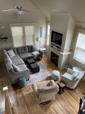 Smart TV, fireplace, DVD player, books