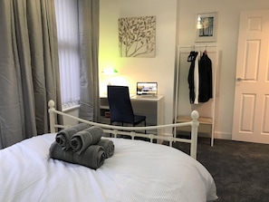 Premium House, Private Bathroom | 3 bedrooms - Stylish Modern 3-bed House nr Manchester City ctr (Manchester)