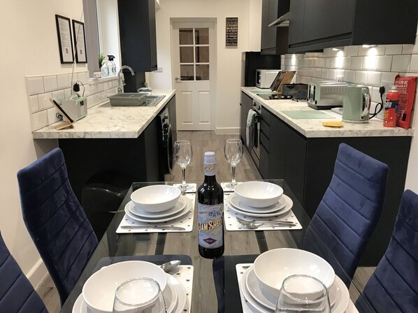 Premium House, Private Bathroom | Shared kitchen | Highchair - Stylish Modern 3-bed House nr Manchester City ctr (Manchester)