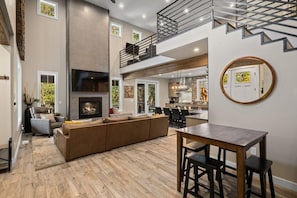 Interior - Luxury Family Home, Suncadia Pool Access (Cle Elum)