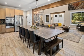 Dining - Luxury Family Home, Suncadia Pool Access (Cle Elum)