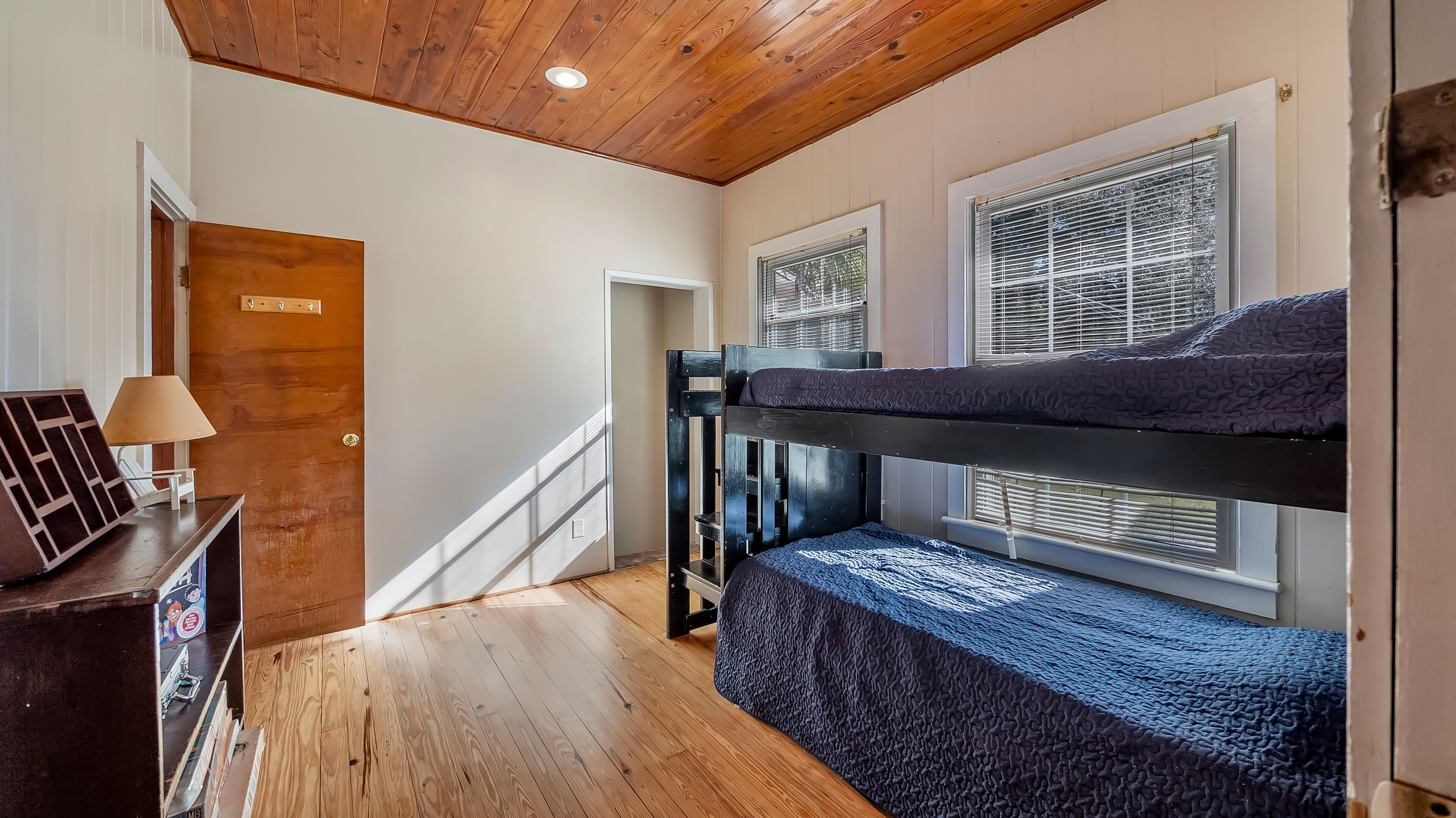 Rustic 1950s Lakefront 3bd Home with Office