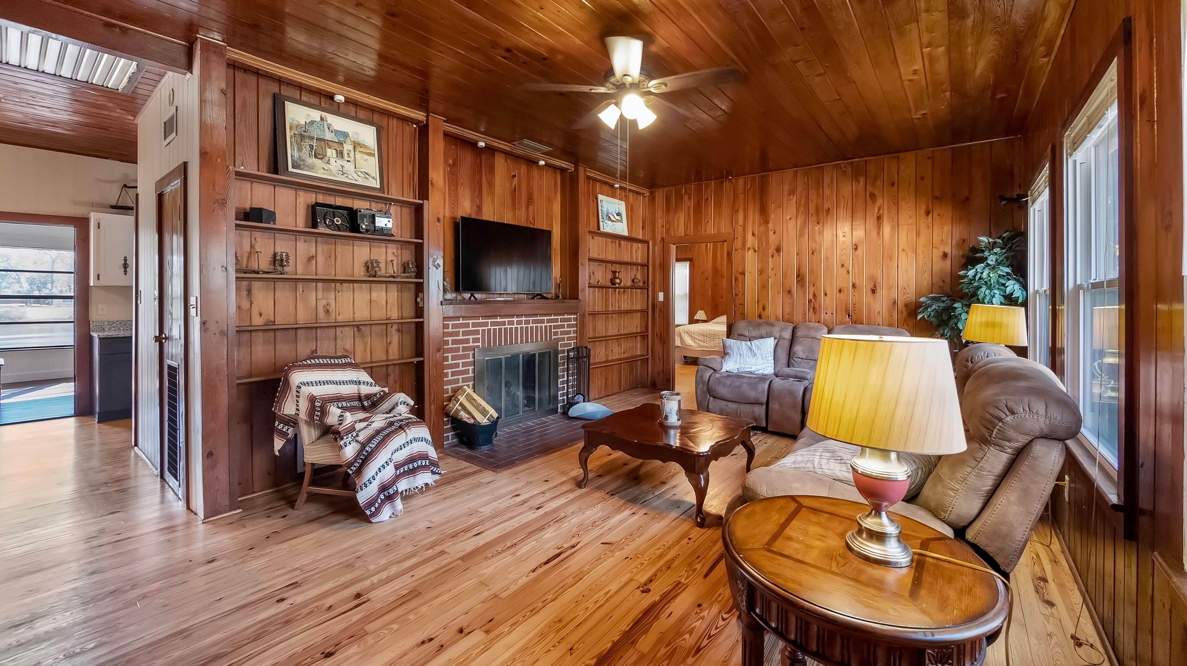 Rustic 1950s Lakefront 3bd Home with Office