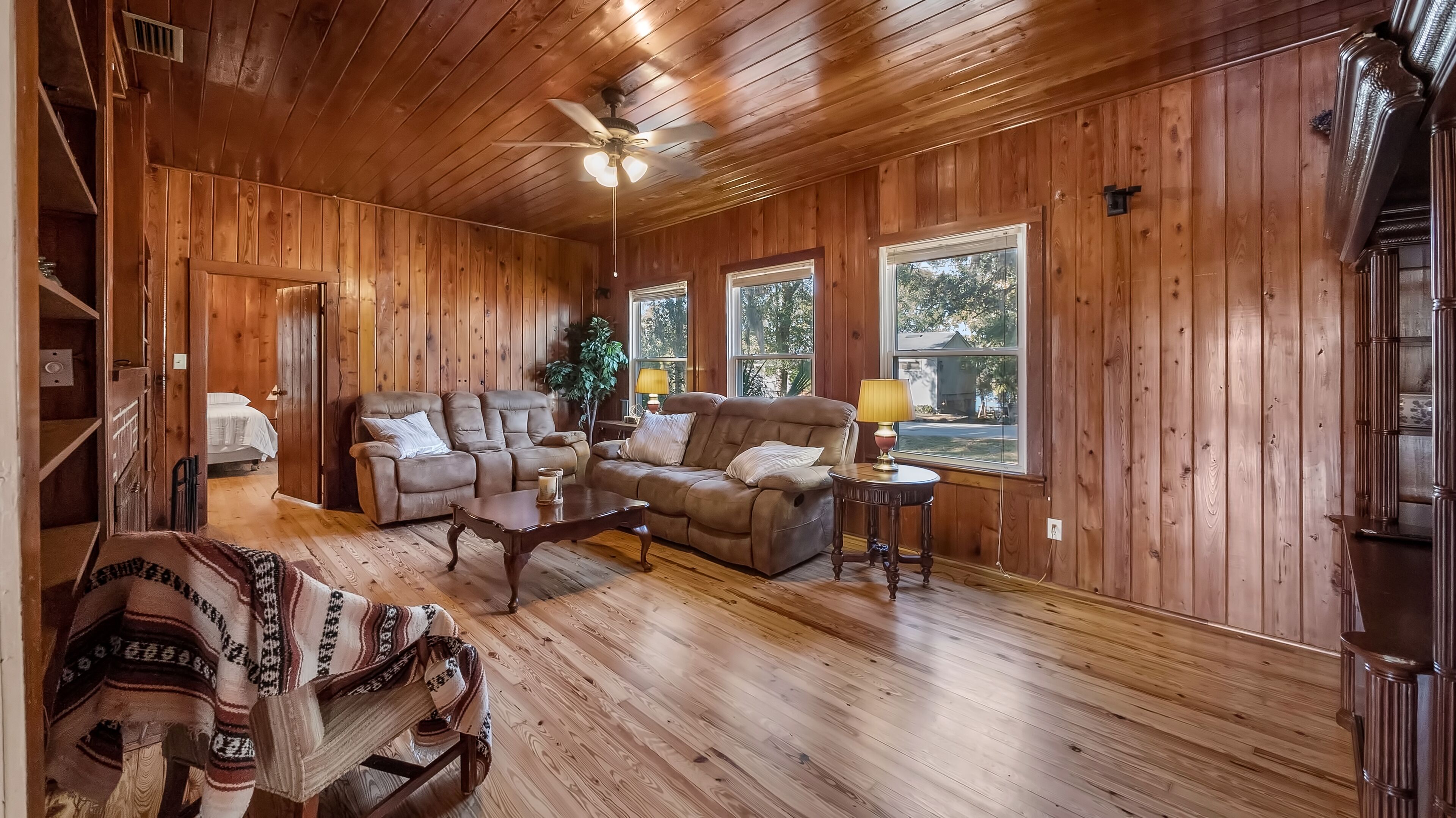 Rustic 1950s Lakefront 3bd Home with Office