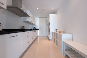 Réfrigérateur, micro-ondes, four, lave-vaisselle