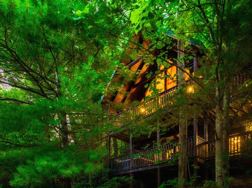 Smoky Bear Lodge - 4BR/4BA, Hot Tub, Game Room, Mountain Views