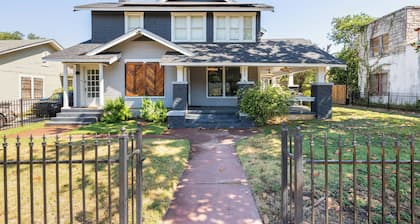 6 bedroom spacious living near downtown