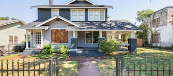 6 bedroom spacious living near downtown