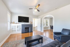 Smart TV - 6 bedroom spacious living near downtown (San Antonio)