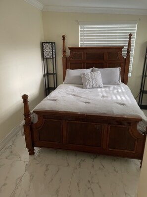 4 bedrooms - Remodeled Casa Mia 8 minute drive to the beach (West Palm Beach)