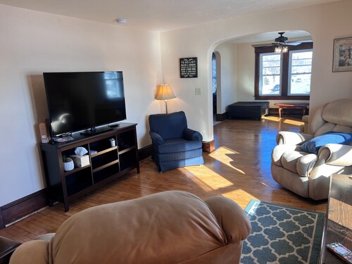 4 Bedroom Apartment above Wilzke's Pub - Neighborhood Bar.