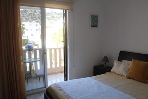 2 habitaciones, escritorio, tabla de planchar con plancha y wifi gratis 