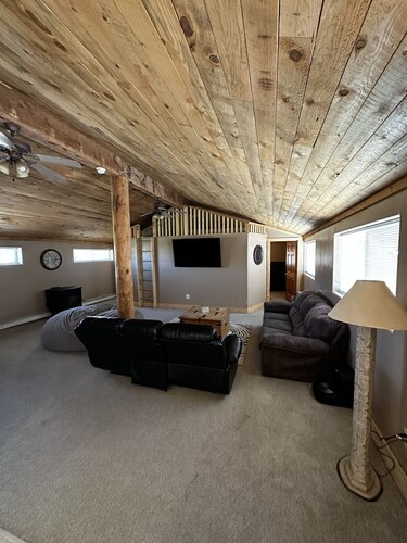 Adorable 2 Bedroom Guest House with a Kids Loft