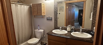 Adorable 2 Bedroom Guest House with a Kids Loft