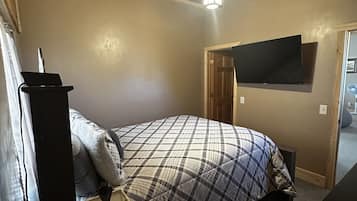 3 slaapkamers, een strijkplank/strijkijzer, reisbedje, gratis wifi