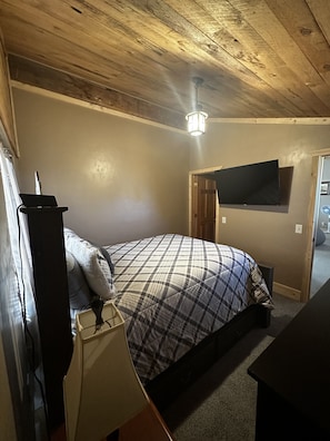 3 bedrooms, iron/ironing board, travel cot, free WiFi