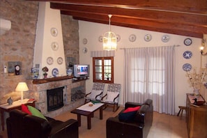 TV, fireplace