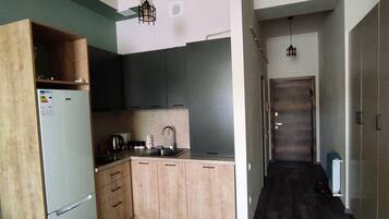 Fridge, coffee/tea maker, electric kettle, cookware/dishes/utensils