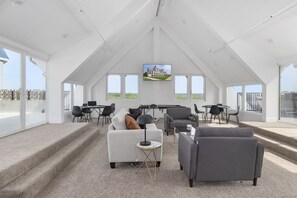 Living area - The Grand Castle Apartments (Grandville)