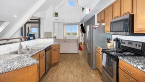 Presidential Penthouse | Private kitchen | Full-size fridge, microwave, oven, stovetop - The Grand Castle Apartments (Grandville)