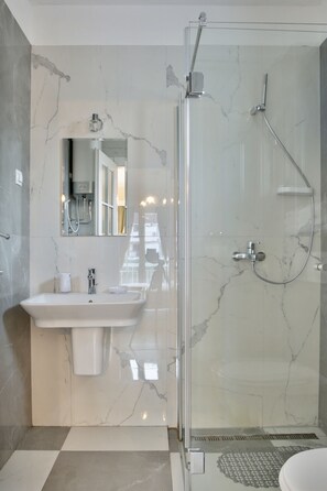 Shower - Marinero Apartments-Two bedroom apartment 11 (Budva)