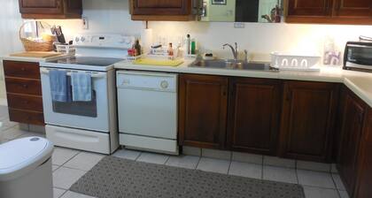 LITTLE OASIS, 10 mins Drive to the best beaches this side of the Caribbean Sea