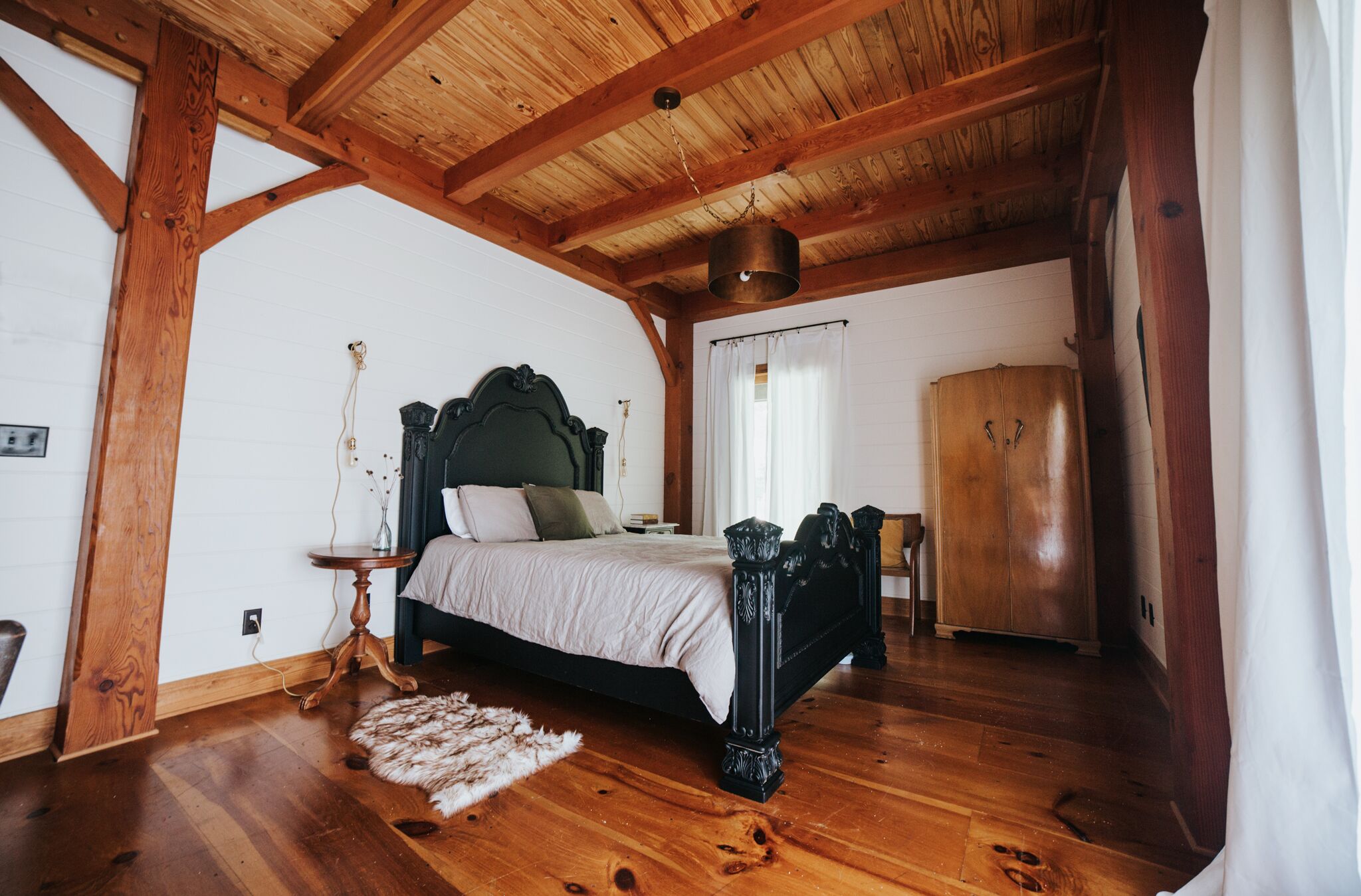 Rivendell 4bdr w/ private lake on 52 acres to explore in North Georgia. 