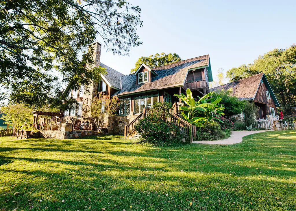 Rivendell 4bdr w/ private lake on 52 acres to explore in North Georgia. 