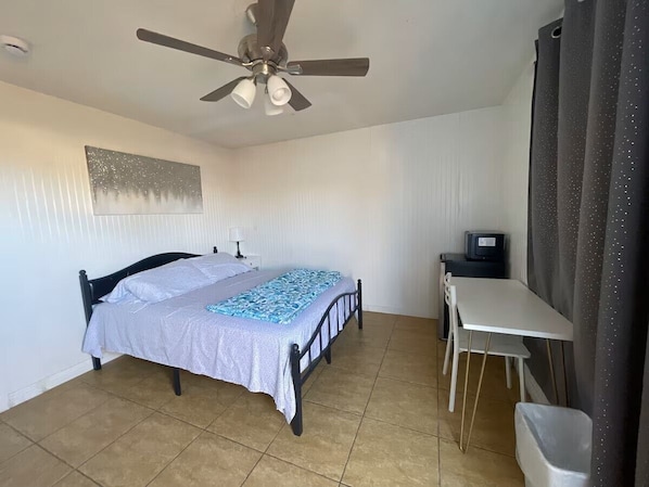 1 chambre, bureau, Wi-Fi gratuit, draps fournis