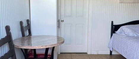 1 soveværelse, skrivebord, gratis Wi-Fi, sengetøj