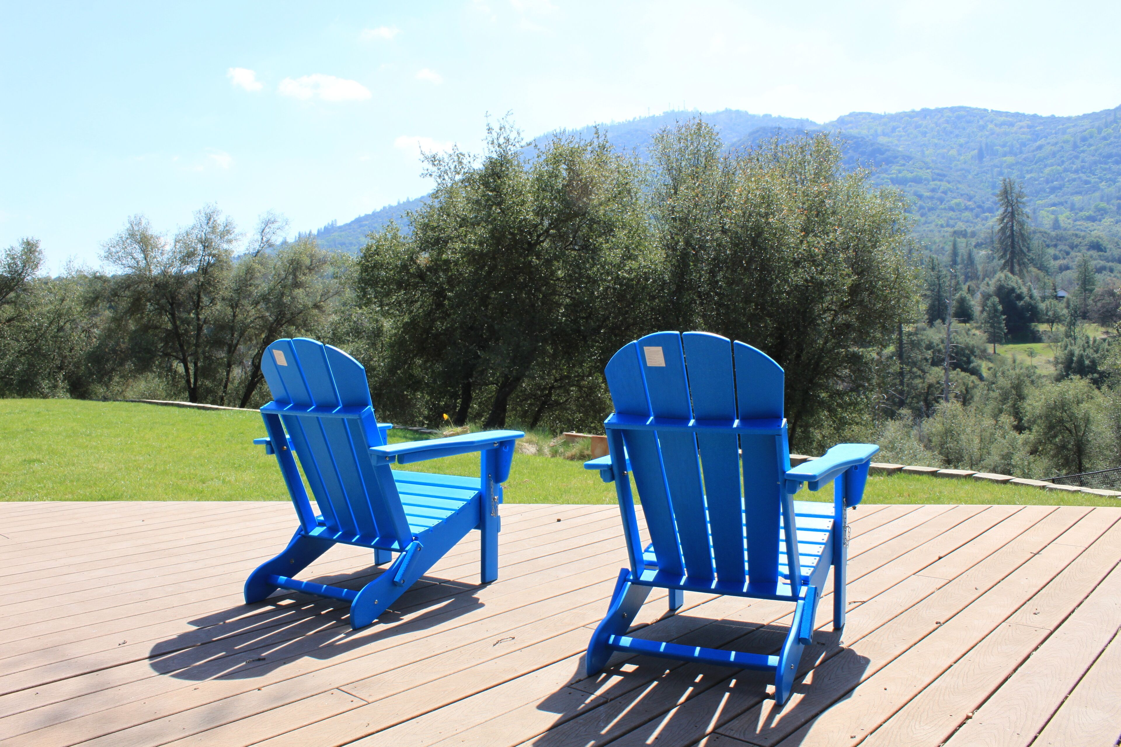 Yosemite Riverside Retreat w/ beach/river access in Oakhurst, Bass Lake