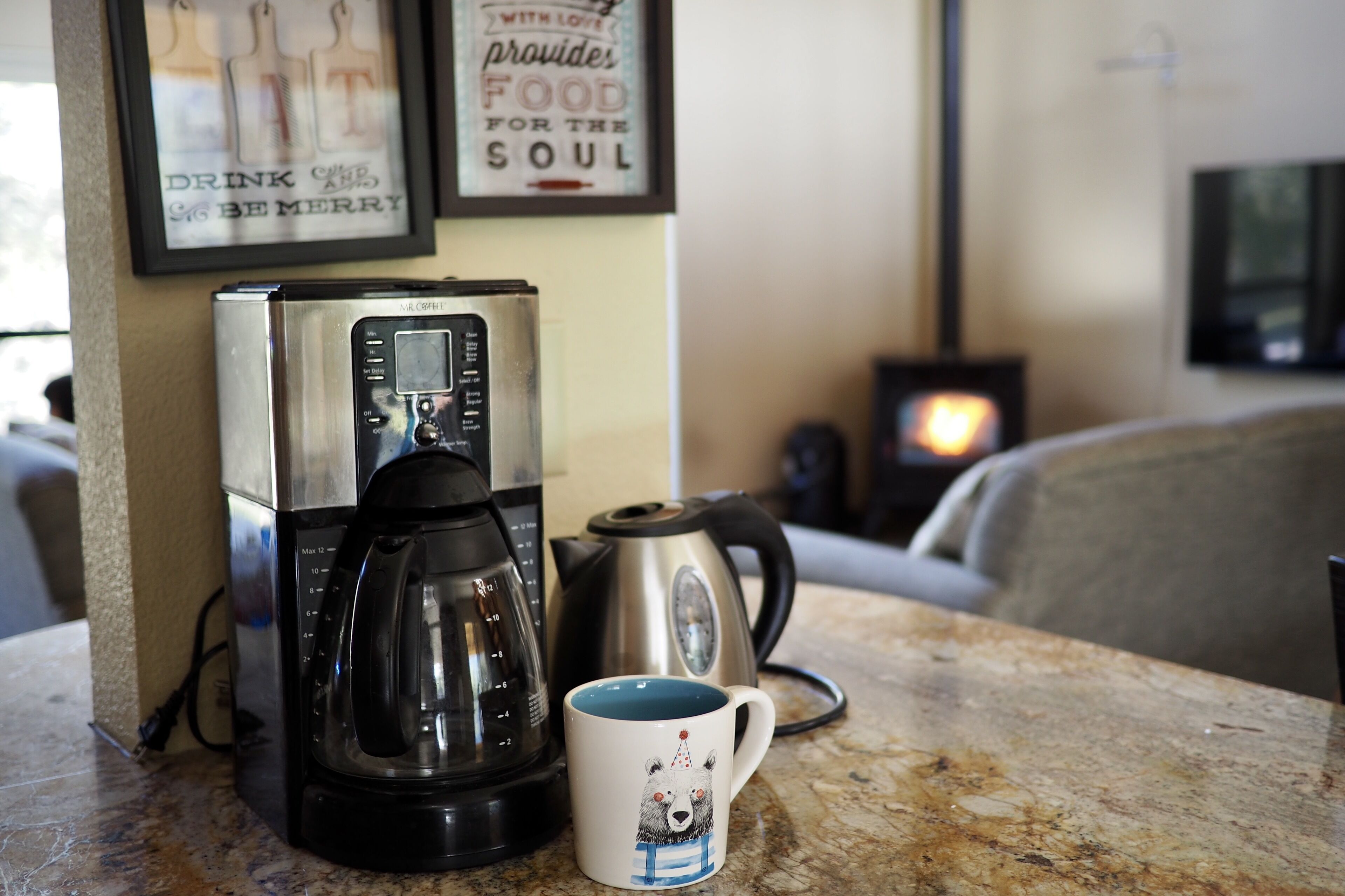 Yosemite Riverside Retreat w/ beach/river access in Oakhurst, Bass Lake