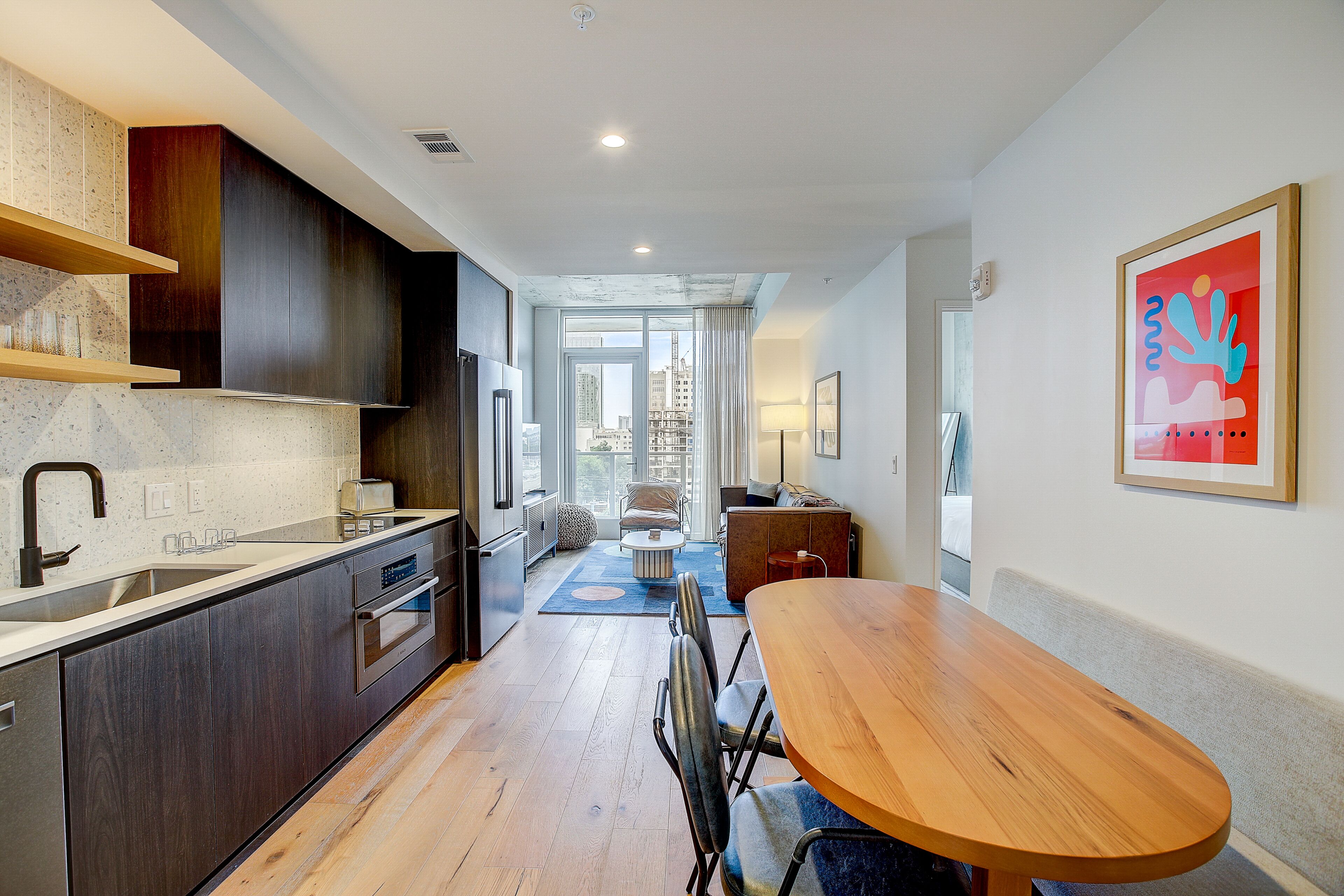 Modern Rainey Street condo with rooftop pool & lounge - walk everywhere