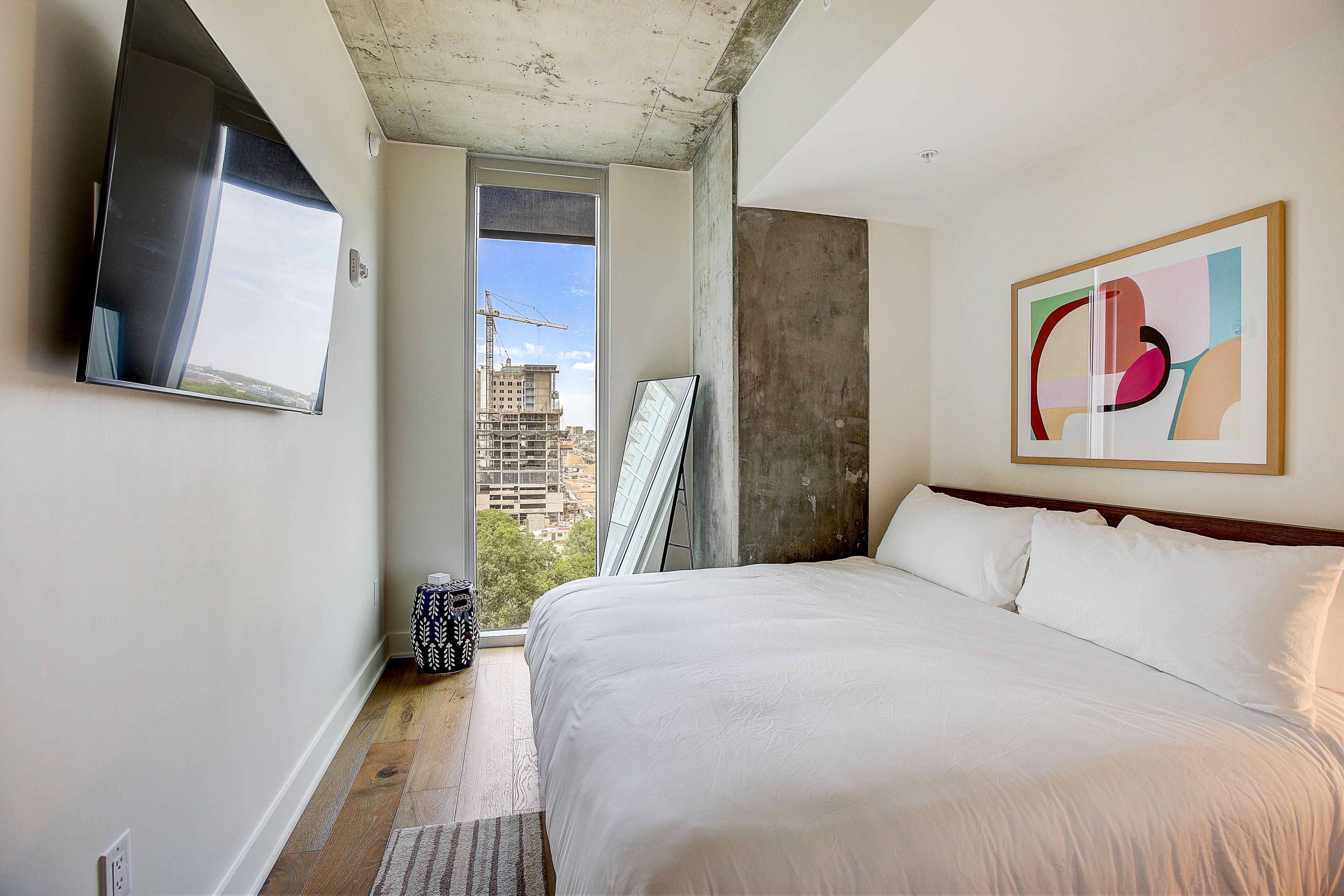 Modern Rainey Street condo with rooftop pool & lounge - walk everywhere