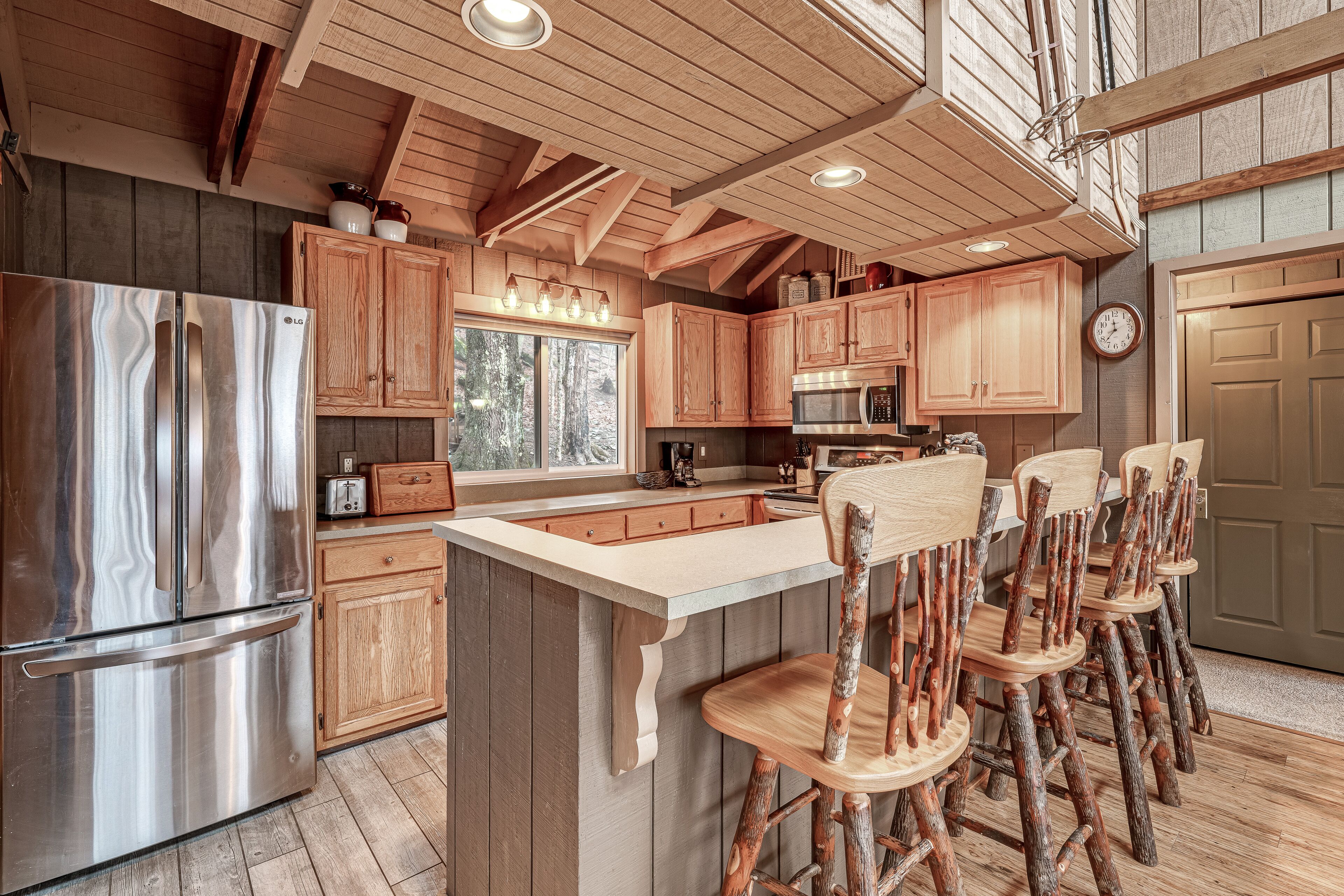 Snowbird-Friendly Cabin with WiFi, Gas Fireplace, Private W/D, and Gas Grill