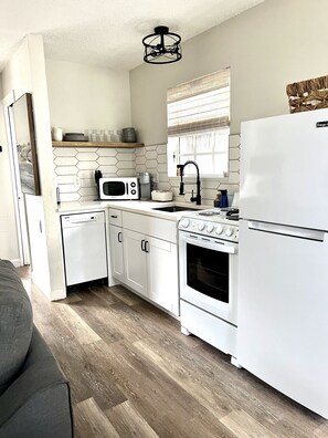 Fridge, microwave, stovetop, dishwasher