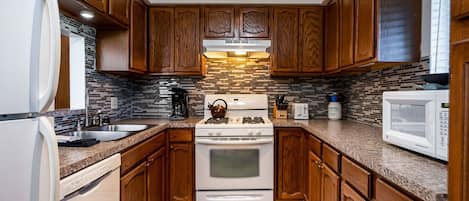 Family Cottage | Private kitchen | Full-size fridge, microwave, oven, stovetop