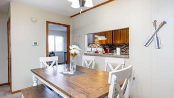 Deluxe Condo | In-room dining