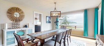 Large, dog-friendly home w/WiFi, fenced yard, fireplaces & gorgeous water view