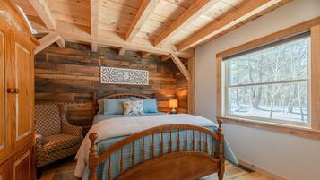 3 bedrooms, desk, iron/ironing board, free WiFi