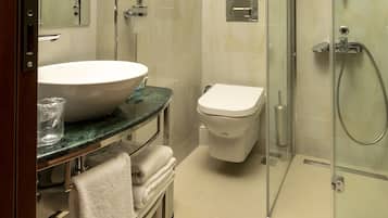 Superior Double Room | Bathroom | Shower, hydromassage showerhead, hair dryer, slippers