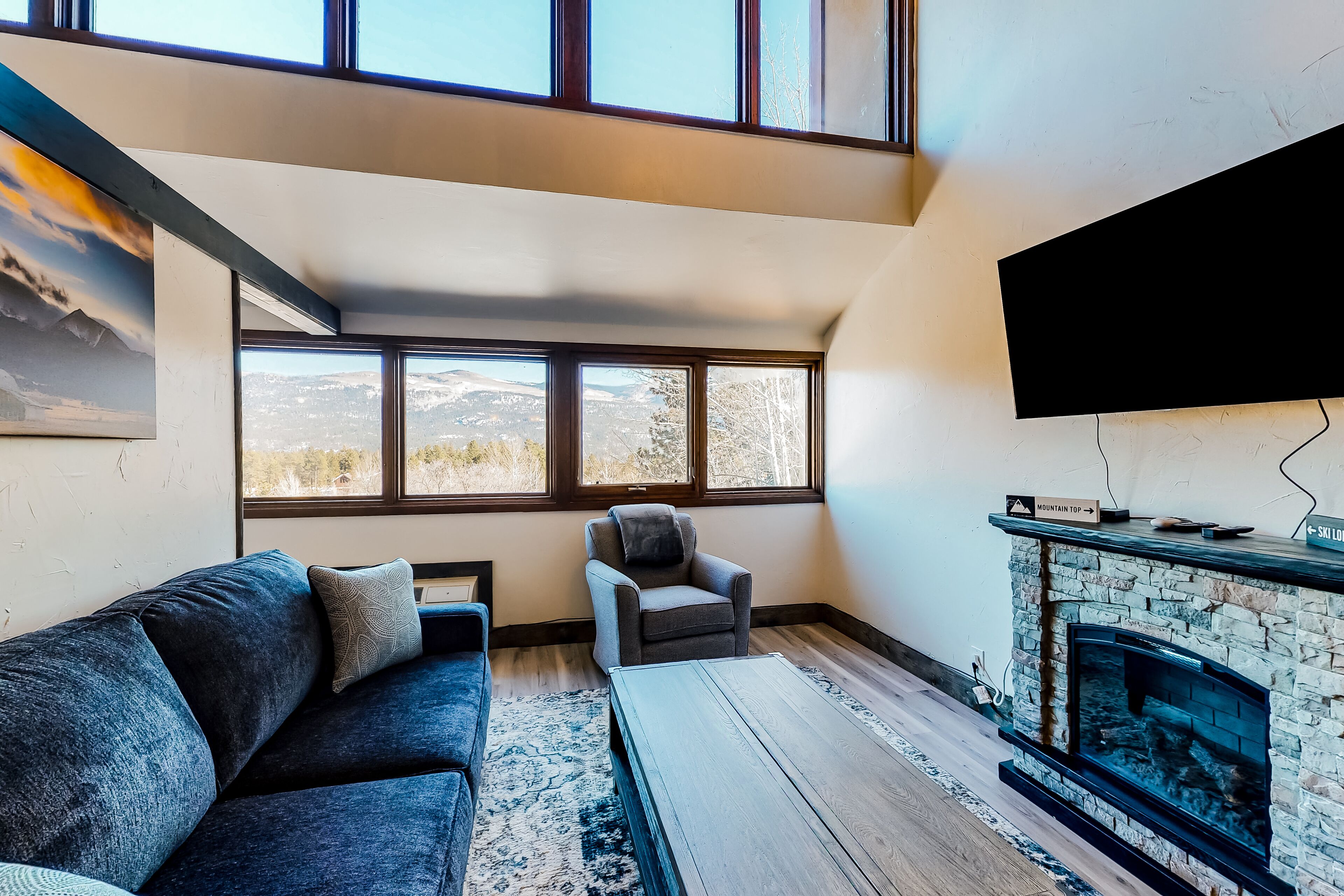 Third-floor condo w/WiFi, electric fireplace, shared pools, & mountain views