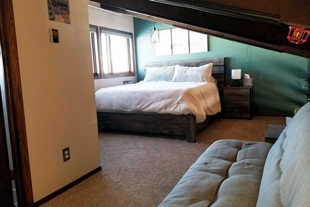 Great Ski Condo a short walk to the lifts and summer trails!