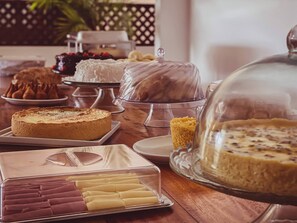 Free daily buffet breakfast - Della Paz Pousada (Cairu)