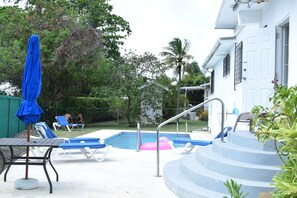 حمّام سباحة خارجي