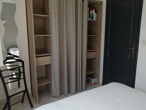 1 bedroom, iron/ironing board, travel cot, free WiFi