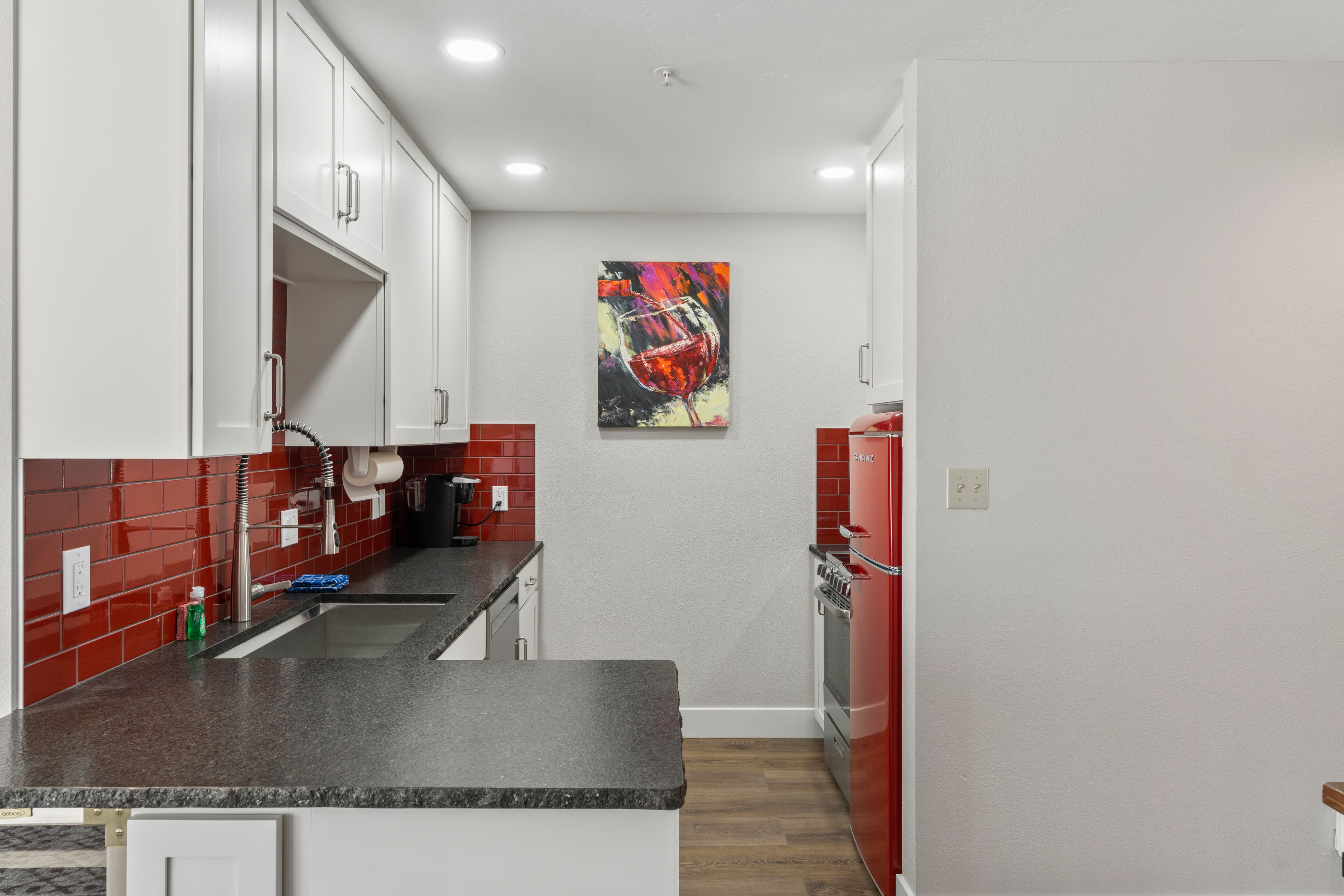 Lovely, fully remodeled getaway near Purgatory with fireplace, balcony, & patio