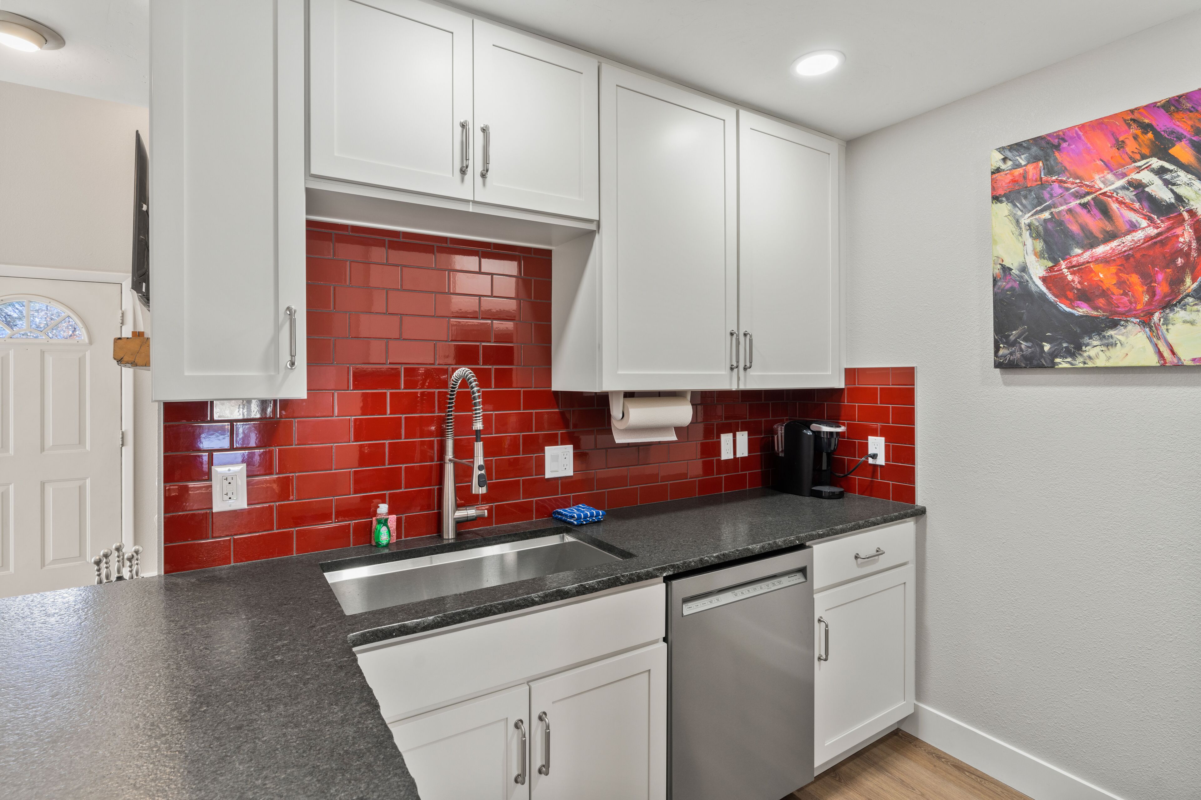 Lovely, fully remodeled getaway near Purgatory with fireplace, balcony, & patio