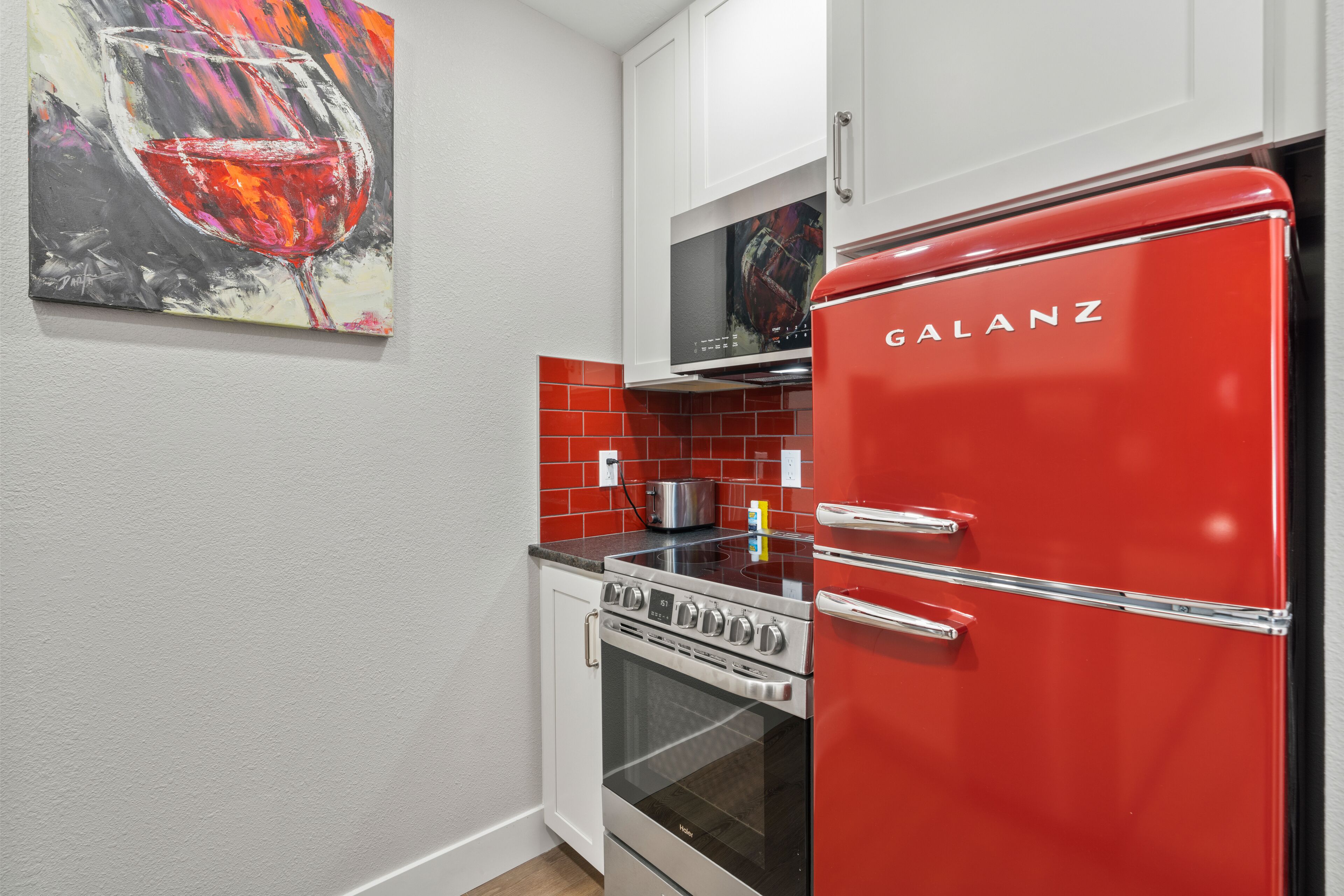 Lovely, fully remodeled getaway near Purgatory with fireplace, balcony, & patio