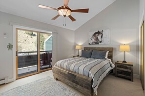 2 bedrooms, iron/ironing board, internet, bed sheets - Lovely, fully remodeled getaway near Purgatory with fireplace, balcony, & patio (Durango)